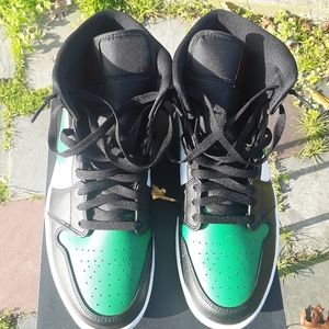 Jordan 1 Mid Pine Green Size 12